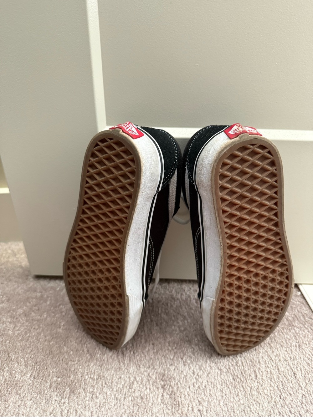 Vans Old Skool Shoe Black and White Unisex Sneakers - Picture 5 of 8